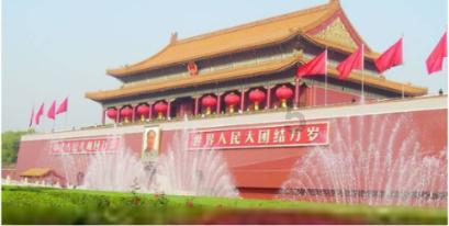 夏季的时尚女孩